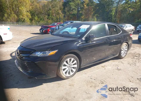2018 Toyota Camry Le из США, поврежденный, VIN 4T1B11HKXJU054641